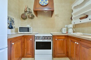 Fridge, microwave, oven, coffee/tea maker