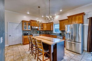 Fridge, microwave, oven, stovetop - 7BR Hot Tub Lodge • Sleeps 14 • Kodiak (Kodiak)