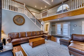 TV - Sleeps 14, 7 Bedrooms 3800 Sq Ft With Hot Tub (Kodiak Island Borough)