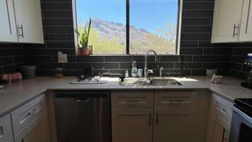 KylskÄp, mikrovÄgsugn, ugn och spishÀll