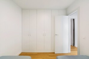 2 habitaciones, tabla de planchar con plancha y wifi gratis 