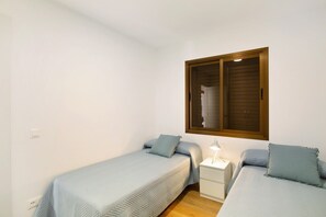 2 chambres, fer et planche à repasser, Wi-Fi gratuit, draps fournis