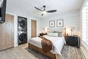 2 室のベッドルーム、アイロン / アイロン台、WiFi、ベッドシーツ