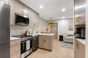 Unclassified image, 4 of 18, button