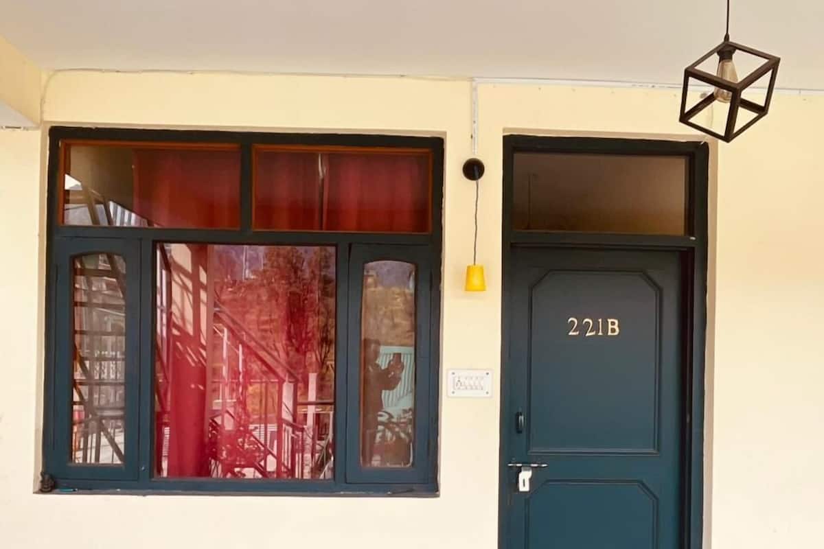 Desk, laptop workspace, free WiFi