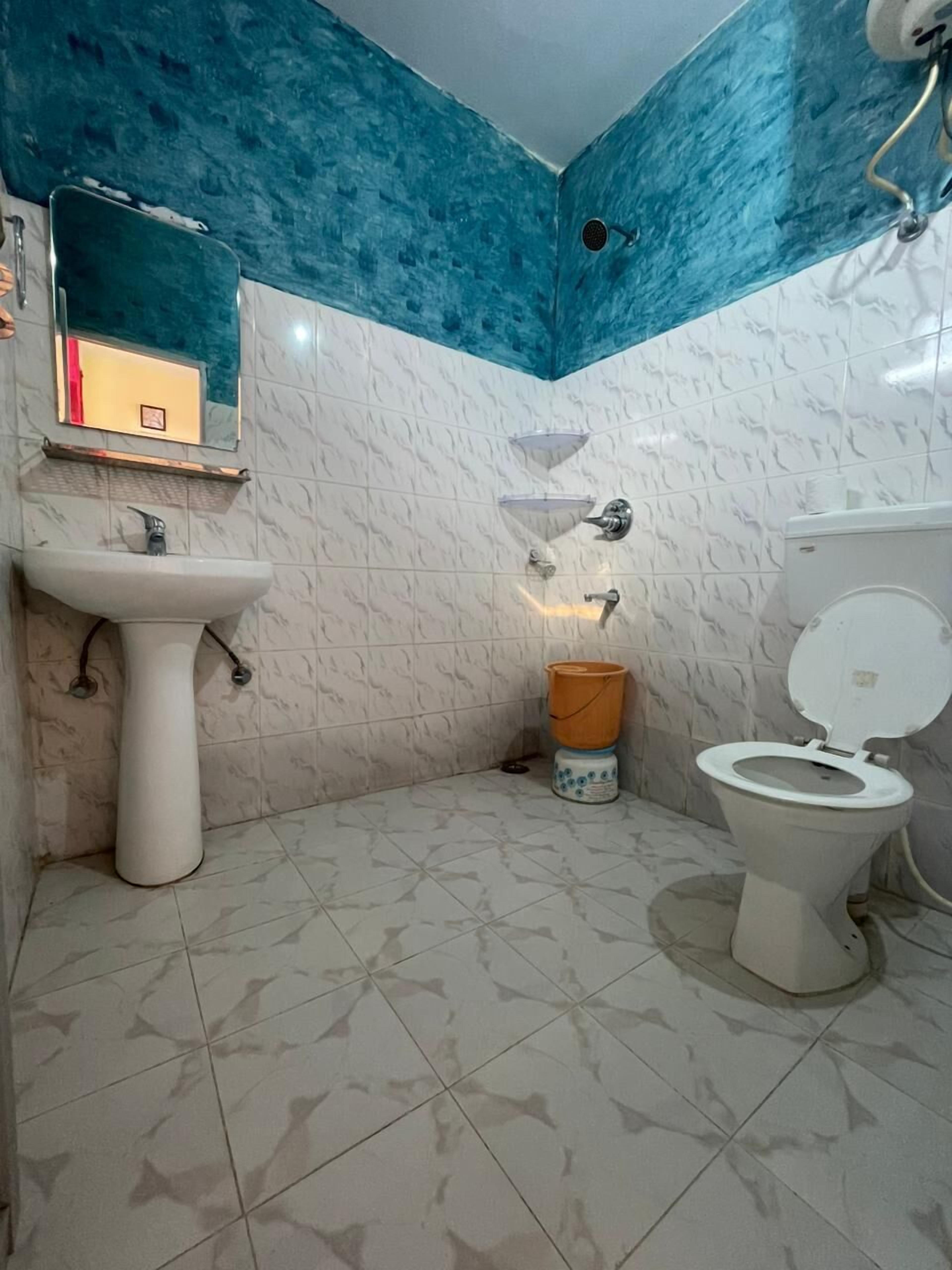 Standard Room | Bathroom