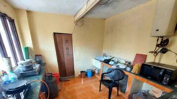 Deluxe Room | Private kitchen