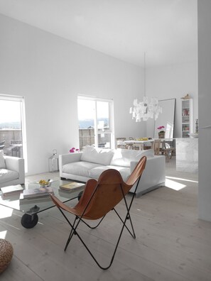 Smart-TV, Bücher, Stereoanlage