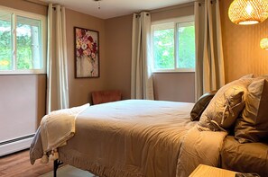 4 bedrooms, desk, iron/ironing board, travel crib