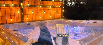 HOT TUB | Game Room | Indoor Playground| Sleep 16