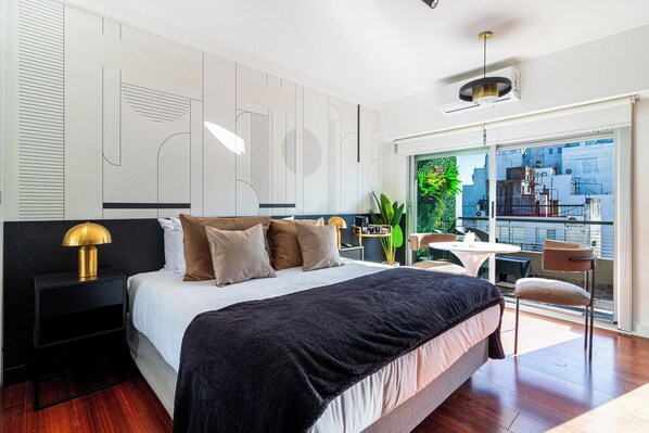 アイロン / アイロン台、WiFi (無料)、ベッドシーツ