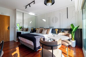 アイロン / アイロン台、WiFi (無料)、ベッドシーツ