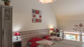 4 bedrooms, free WiFi, bed sheets