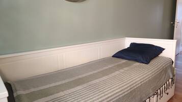 1 bedroom, iron/ironing board, bed sheets