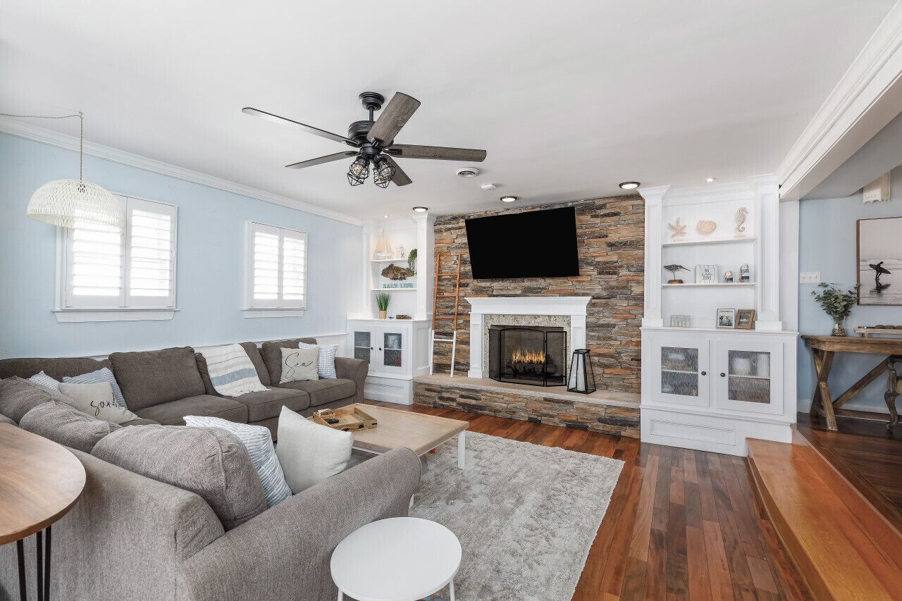 Luxurious 5BR Family Retreat - 3 blocks to beach