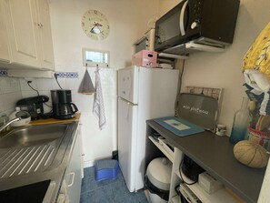 Fridge, microwave, stovetop, coffee/tea maker