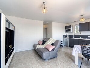 TV - Fleurie by Interhome (Fréjus)