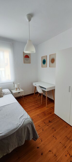 3 quartos, ferros/tábuas de passar roupa, Wi-Fi, roupa de cama