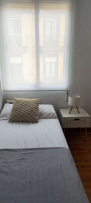 3 makuuhuonetta, silitysrauta/-lauta, Wi-Fi, vuodevaatteet