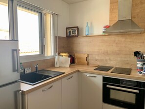 Kühlschrank, Mikrowelle, Ofen, Geschirrspüler