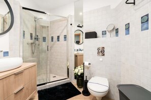 Dusche, Haartrockner, Shampoo