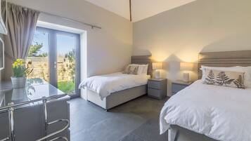 2 chambres, fer et planche Ă repasser, lit parapluie, accĂšs Internet