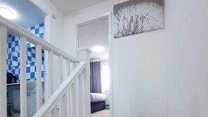 House | Interior - Impeccable 2-bed House in Thamesmead London (London)