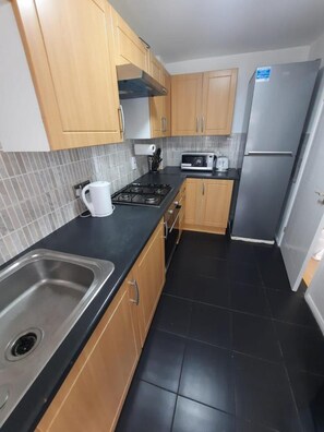 Hus | Eget kjøkken | Kjøleskap, mikrobølgeovn, ovn og vannkoker