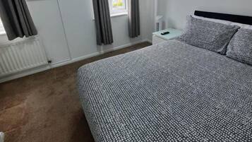 House | 2 bedrooms, iron/ironing board, free WiFi, bed sheets