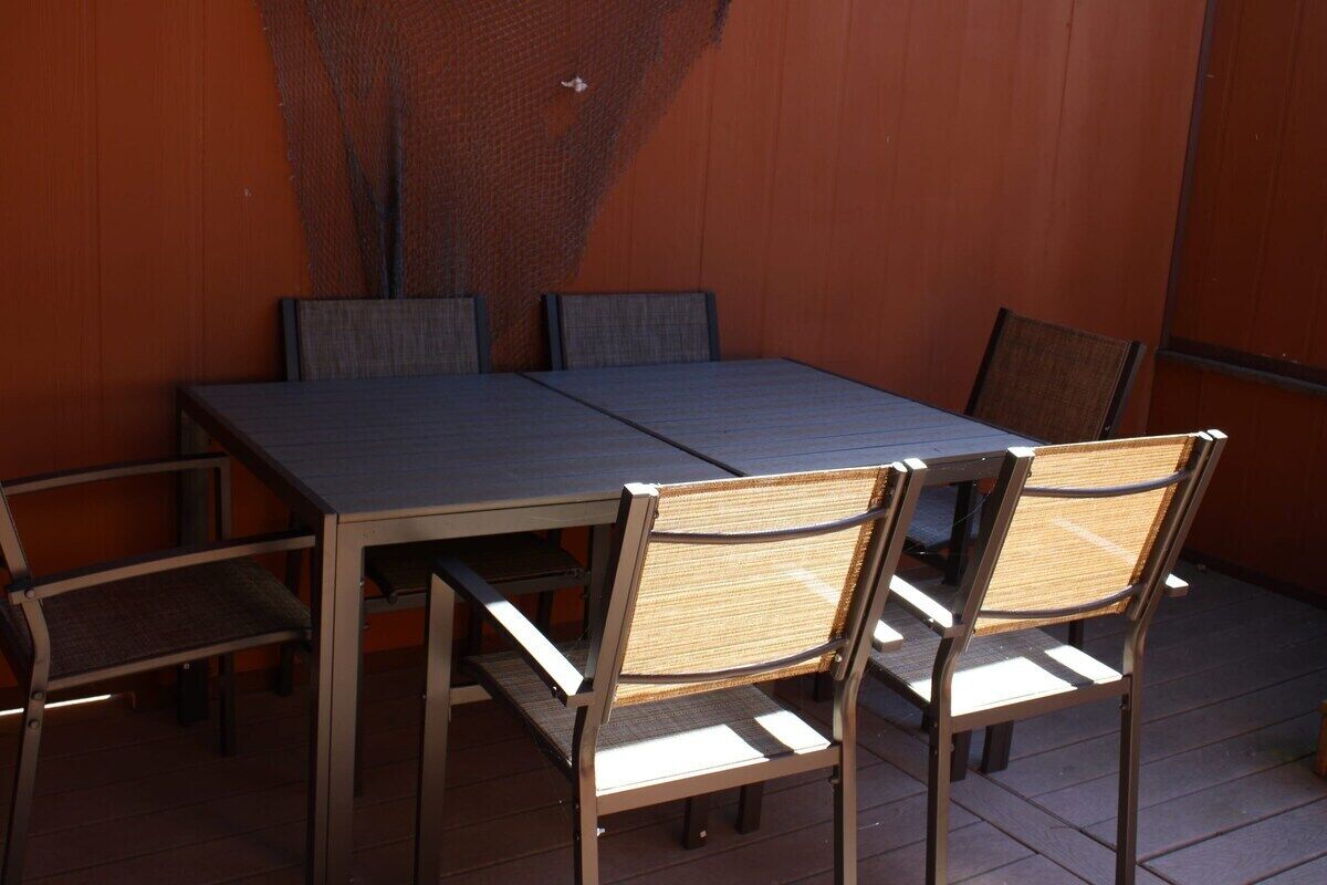 Lower deck
