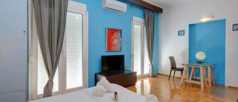 2 makuuhuonetta, silitysrauta/-lauta, Wi-Fi, vuodevaatteet