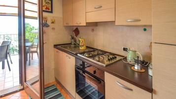 Réfrigérateur, plaque de cuisson, cafetiÚre/bouilloire