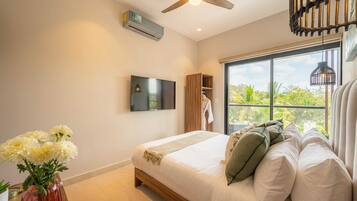 3 bedrooms, iron/ironing board, travel crib, WiFi