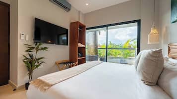 2 bedrooms, iron/ironing board, travel cot, WiFi