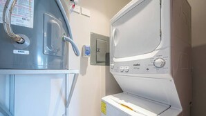 A laundry room with a white washing machine and a silver dryer. - Kippal Apartamento con vista al mar (San Miguel de Cozumel)