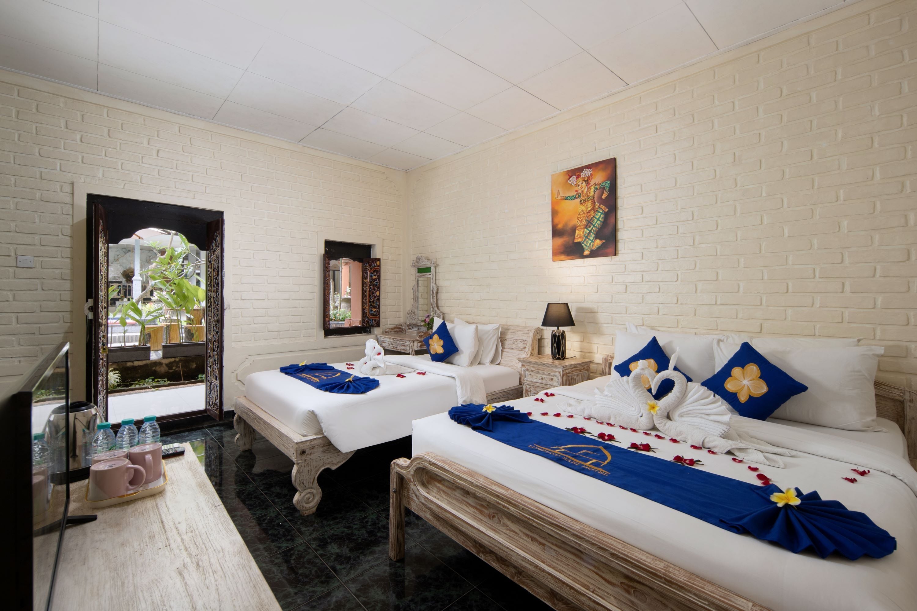 Family Room | Minibar, desk, soundproofing, free WiFi