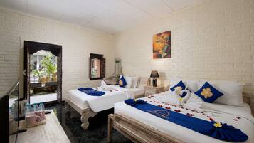 Family Room | Minibar, desk, soundproofing, free WiFi