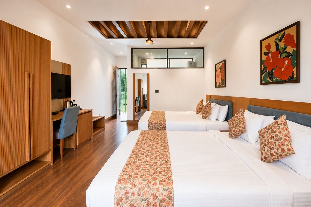 Family Quadruple Room | Desk, bed sheets