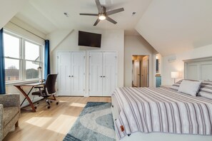 3 bedrooms, desk, iron/ironing board, free WiFi
