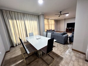 Kamar Triple Standar | Makan di kamar