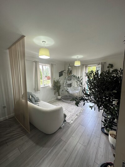 Charming Mi Casa Es Tu Casa 2-bed in Dagenham