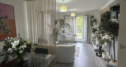 Charming Mi Casa Es Tu Casa 2-bed in Dagenham