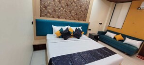 1 bedroom, hypo-allergenic bedding, free WiFi, bed sheets - Hotel Sarika International (Indore)