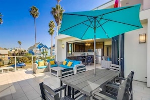 تناول الطعام بالخارج