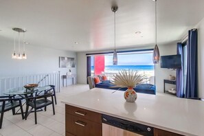 Interior - 3 bed and 3 bath - ocean front in Ocean Beach (San Diego)