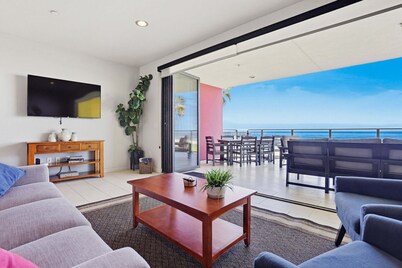 Beachfront Condo on Saratoga w/ Oceanview Balcony