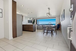 Dining - Beachfront Condo on Saratoga w/ Oceanview Balcony (San Diego)