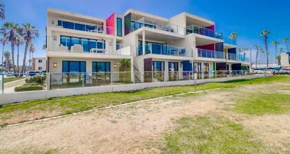 Beachfront Condo on Saratoga w/ Oceanview Balcony