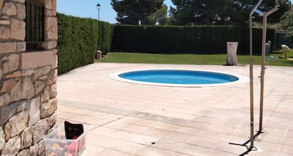 Piscina Municipal Cerca y Económica. Rutas Turísticas. Aceptamos Mascotas