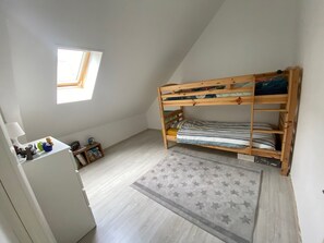 2 chambres, fer et planche à repasser, Wi-Fi gratuit, draps fournis